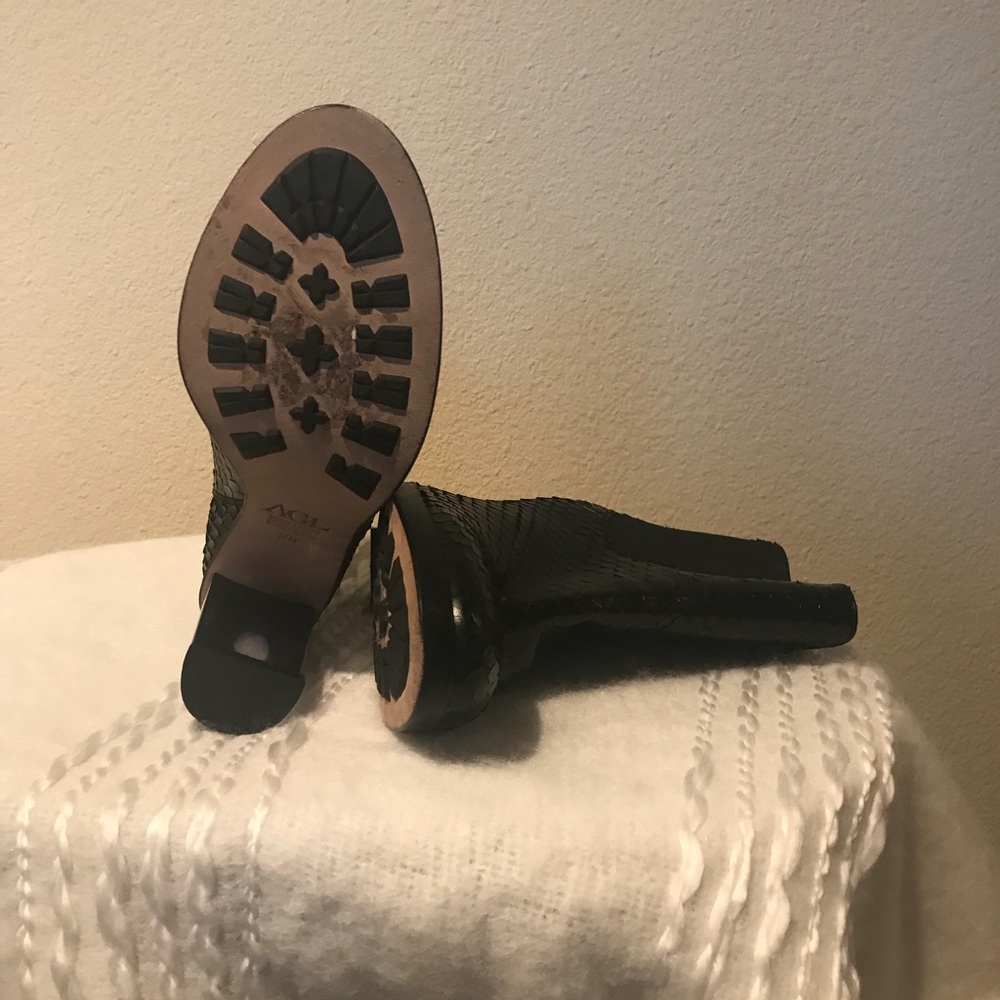 AGL Laser Textured Chelsea Bootie w/Lucite Heel - Picture 5 of 6